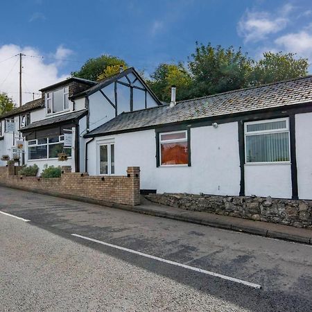Welsh Row House Llandegla Exterior foto