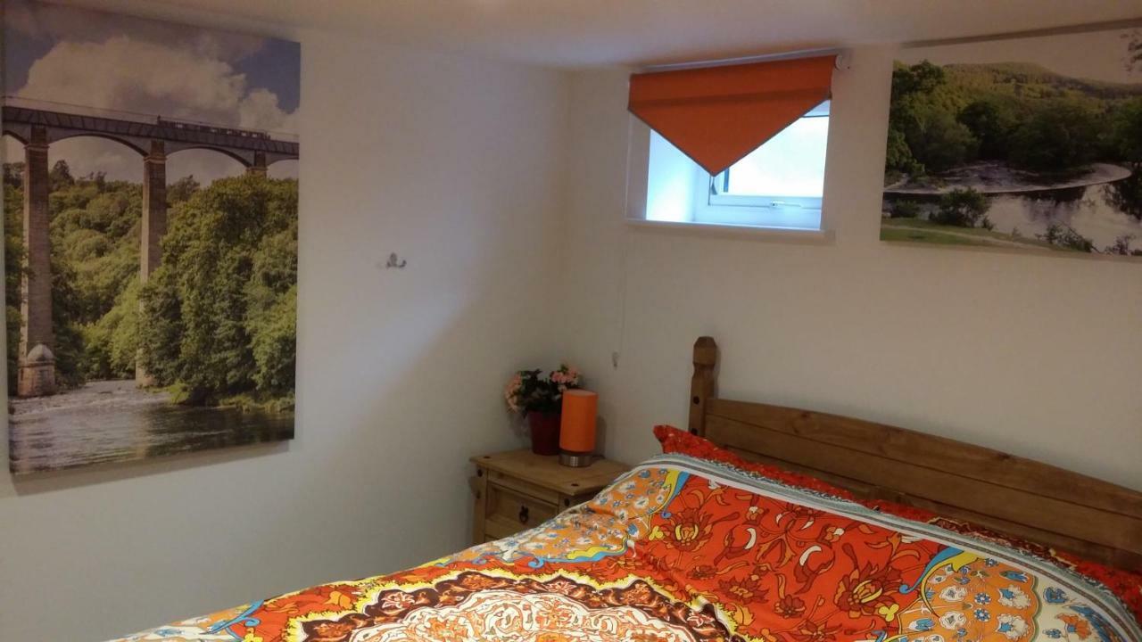 Welsh Row House Llandegla Exterior foto