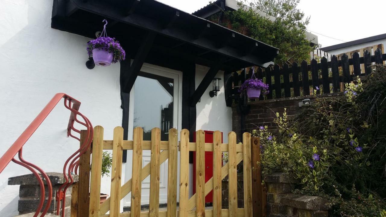 Welsh Row House Llandegla Exterior foto